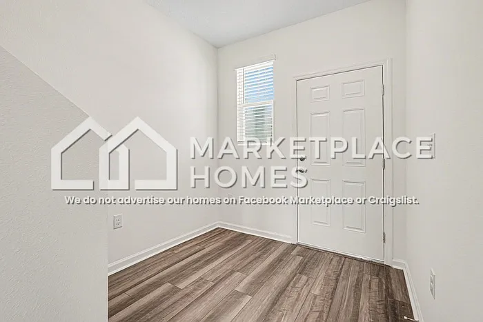 11916 Sylvia St — Photo 5