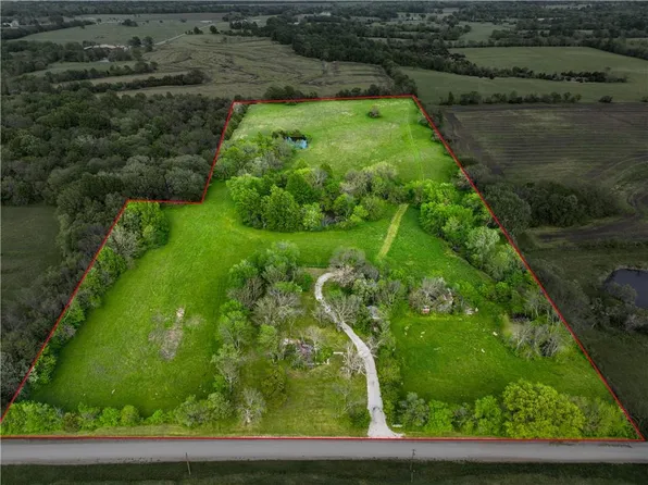 22611 S Cedar Rd, Pleasant Hill, MO 64080