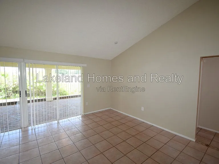 1204 Honeytree Ln W — Photo 47