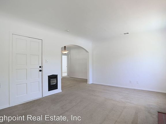 4th image of 435 3/4 N Genesee Ave