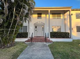 2390 SW 22nd St, Miami, FL