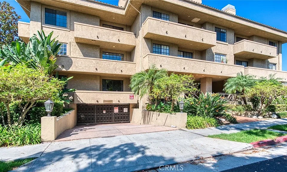 221 S Oak Knoll Ave #202