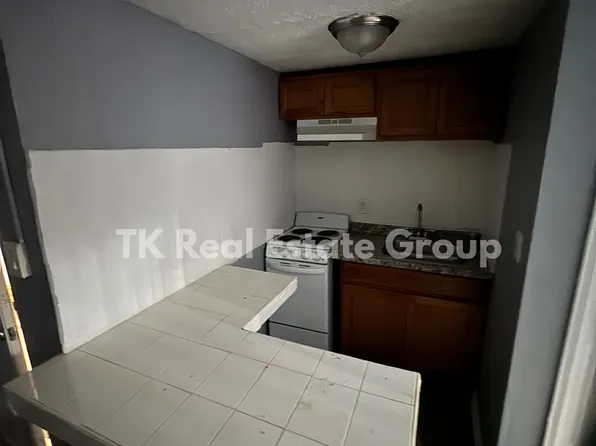 215 36th St #3, Union City, NJ 07087