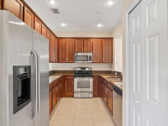 4th image of 784 Featherstone Ln