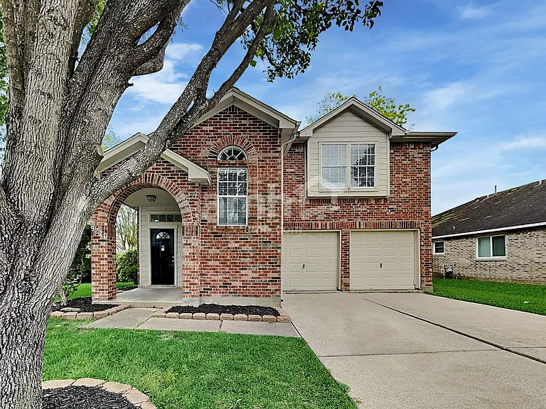 9220 Mahan Dr — Photo 1