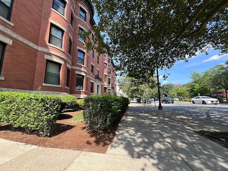 1064 Beacon St #C — Photo 6