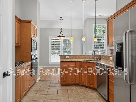 3rd image of 12736 Wetherburn Ln