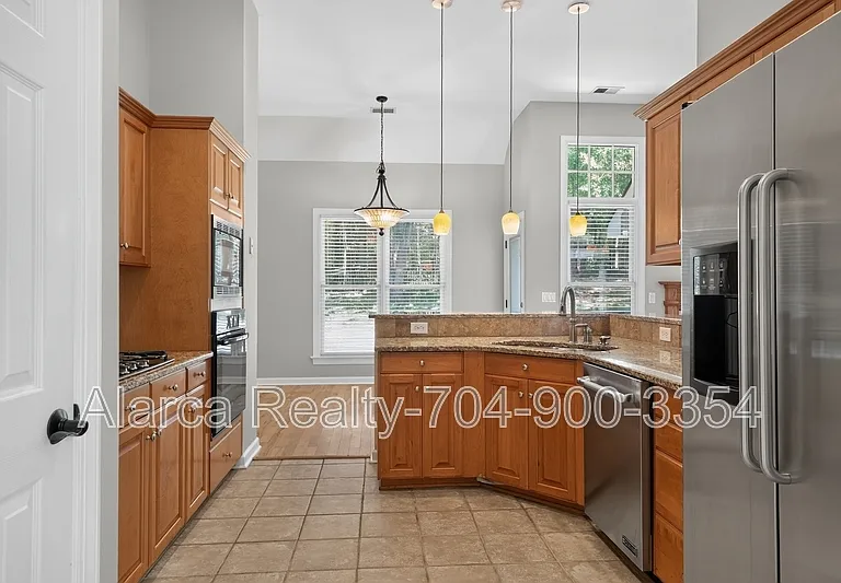 12736 Wetherburn Ln — Photo 3