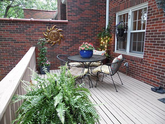 5th image of 403 Cambridge Place Dr