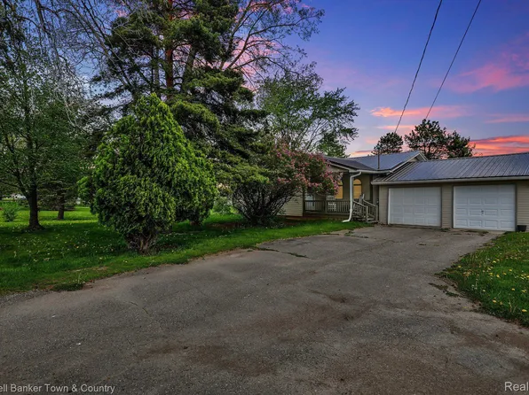 13295 New Lothrop Rd, Byron, MI 48418