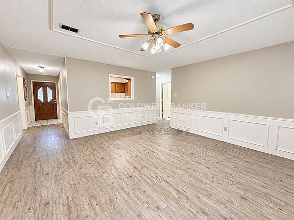 5th image of 5604 95th St
