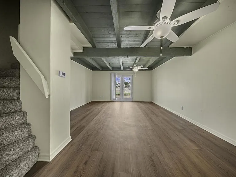 208 E Starr Ave #1 — Photo 3