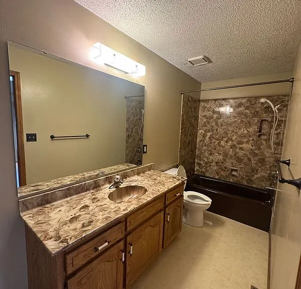 510 E Elm St #E — Photo 11