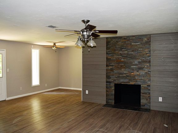 4th image of 303 Bronson St
