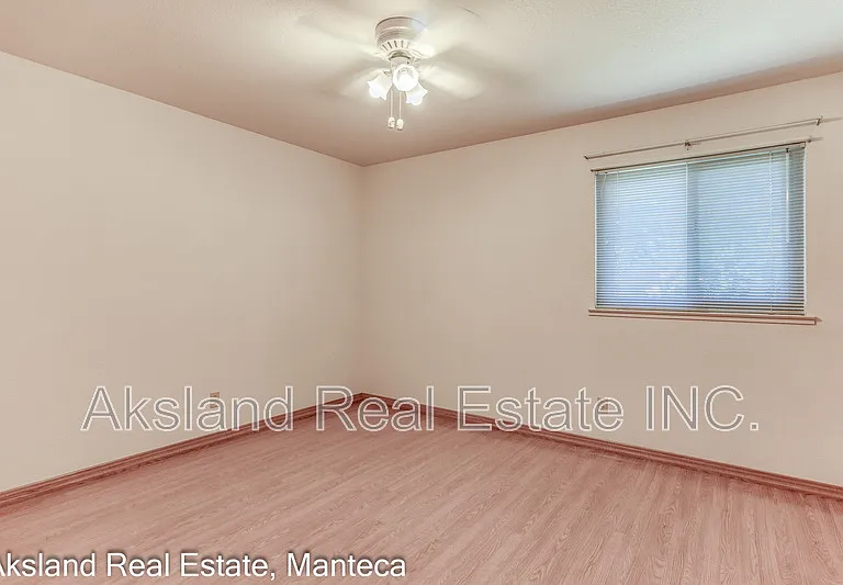 1635 Crom St — Photo 20