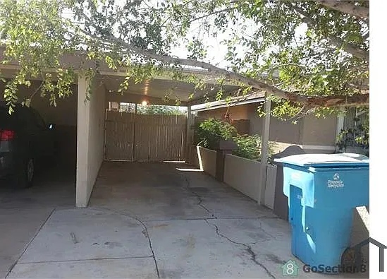 4 bed, 1600 sqft, $1,950 — Photo 2