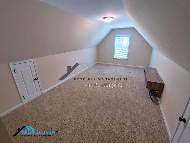 207 Maple Walk St — Photo 23