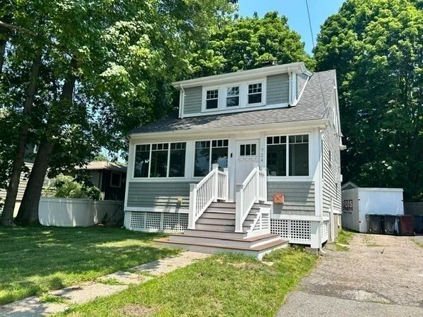 724 East St, Dedham, MA 02026