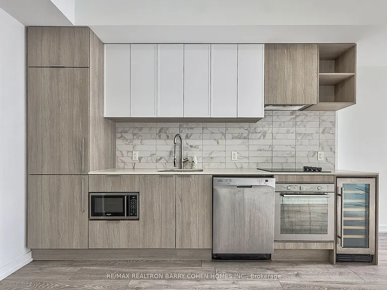 2020 Bathurst St #339 — Photo 15