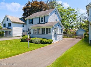 8 Wood Ter, Albany, NY 12208