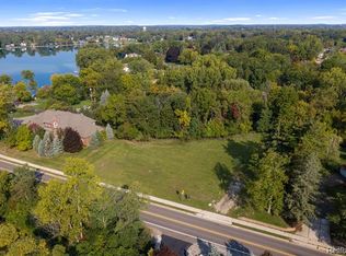 1890 W Square Lake Rd, Bloomfield Hills, MI 48302