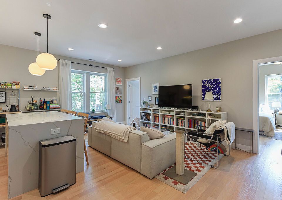 1st image of 2901 N Milwaukee Ave