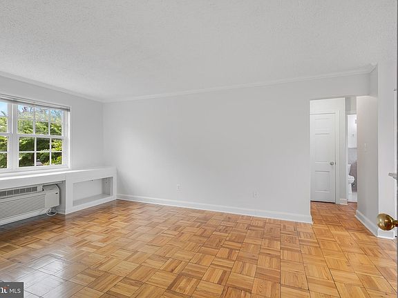 5th image of 1714 W Abingdon Dr APT 201