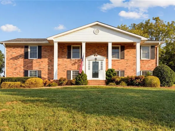 1435 S Peace Haven Rd, Clemmons, NC 27012
