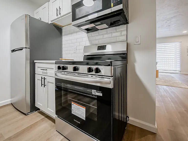 All New Luxury Living In Plymouth — Photo 97