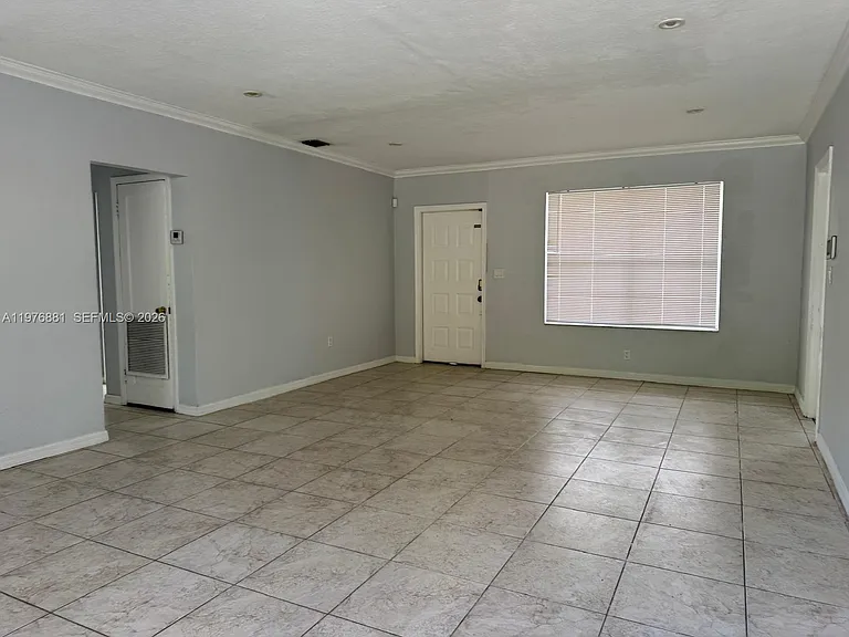 16981 NE 8th Ct — Photo 17