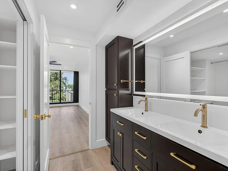 136 Lakeshore Dr — Photo 30