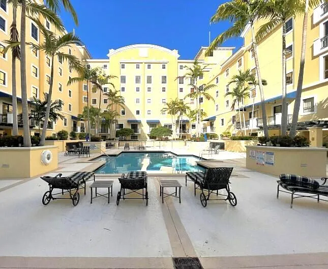 2 bed, 2.0 bath, 1216 sqft, $3,250 — Photo 3