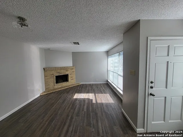 1 bed, 1.0 bath, 895 sqft, $1,035 — Photo 3