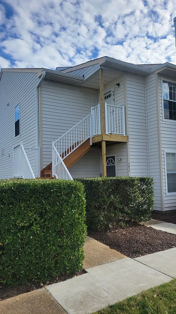 Newpointe Condo — Photo 1