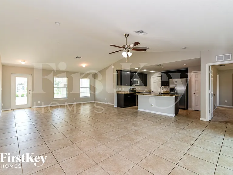 1203 SW 29th St — Photo 5