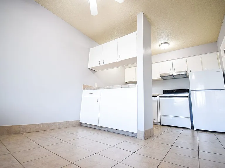 Vista Hills Apartments — Photo 32