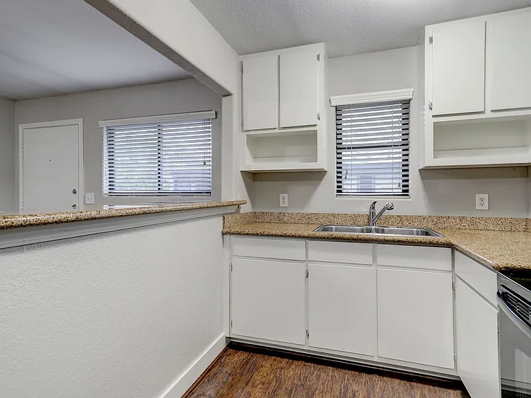 405 Hawthorne St #1-24 — Photo 6