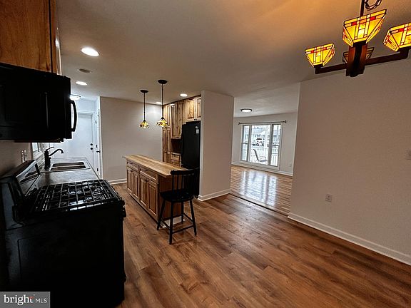 3rd image of 127 Plainfield Dr