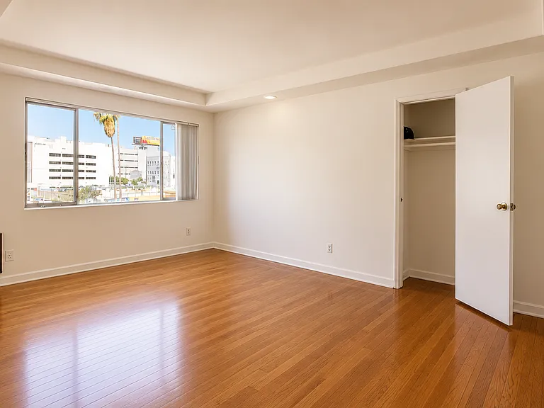 686 S Saint Andrews Pl #B3 — Photo 5