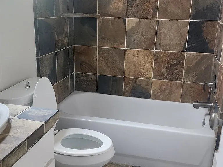 715 Reinicke St — Photo 20