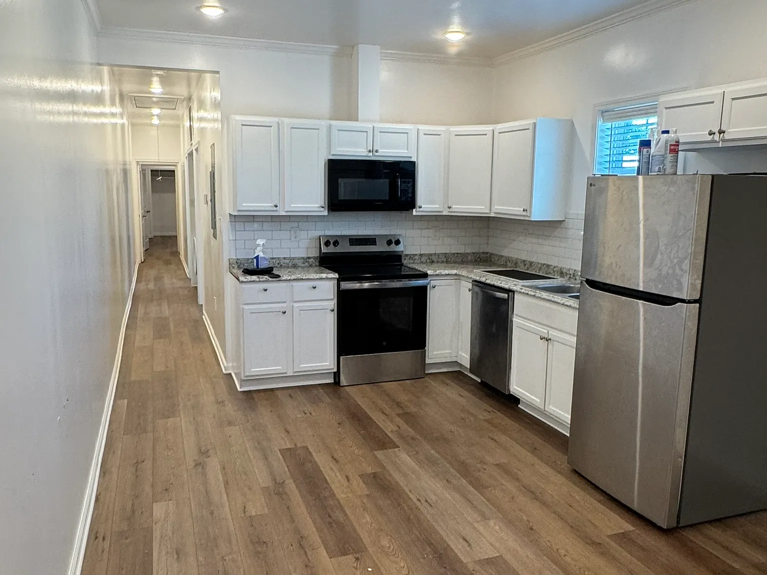 3 bed, 1100 sqft, $1,730 — Photo 2