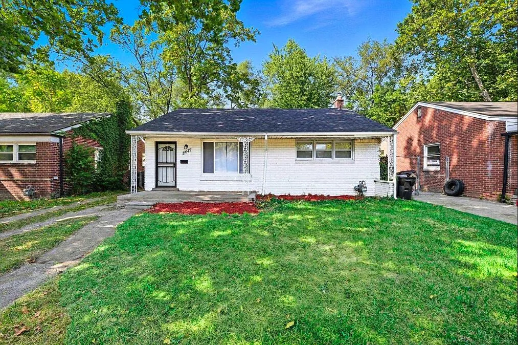 3 bed, 934 sqft, $1,297 — Photo 1