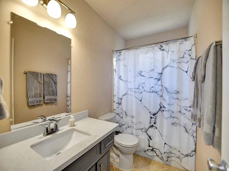 21902 Meadowhill Dr — Photo 29