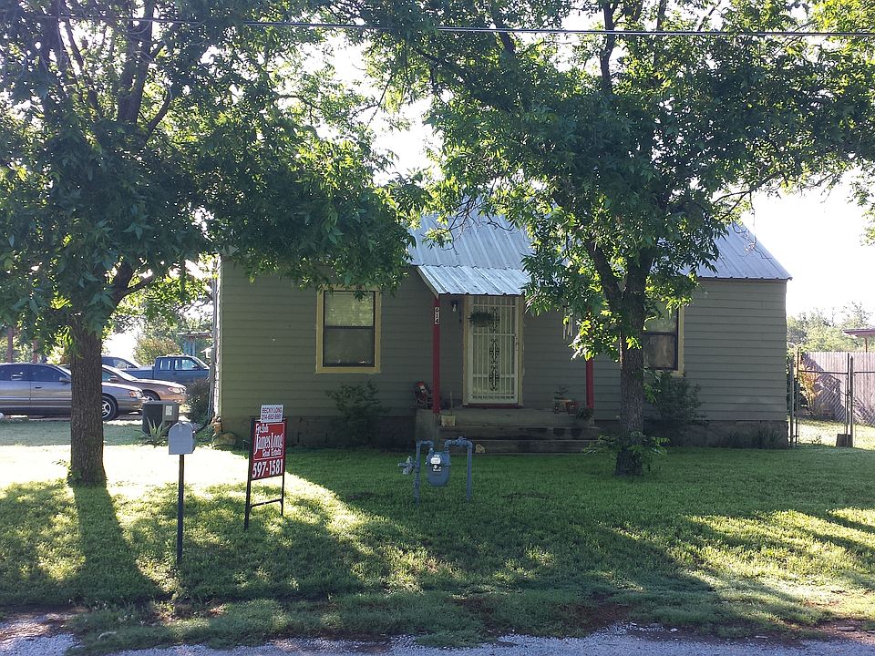 2nd image of 614 N Walnut St