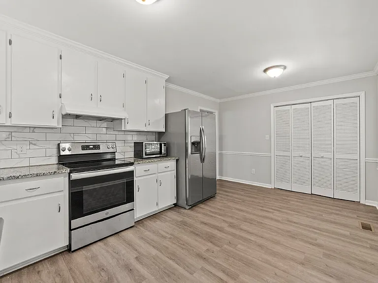 3921 Bamburgh Ln — Photo 11