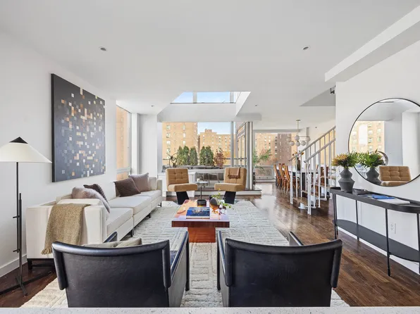 425 East 13th Street image 9 of 29