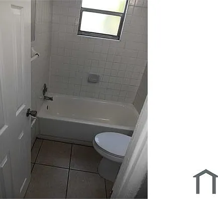 2046 1/2 Queensboro Ave S #A — Photo 6