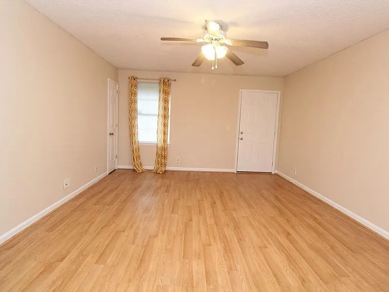 545 Moncrief Ave #B — Photo 4