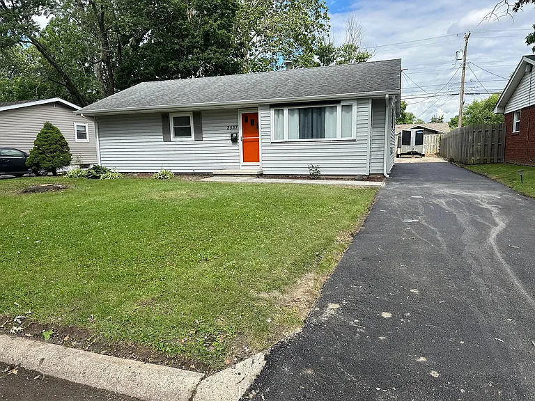 2537 Lafayette Dr — Photo 1