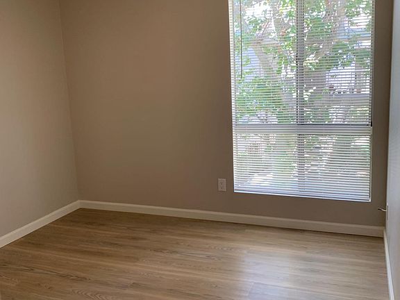 5th image of 521 Sandalwood Pl